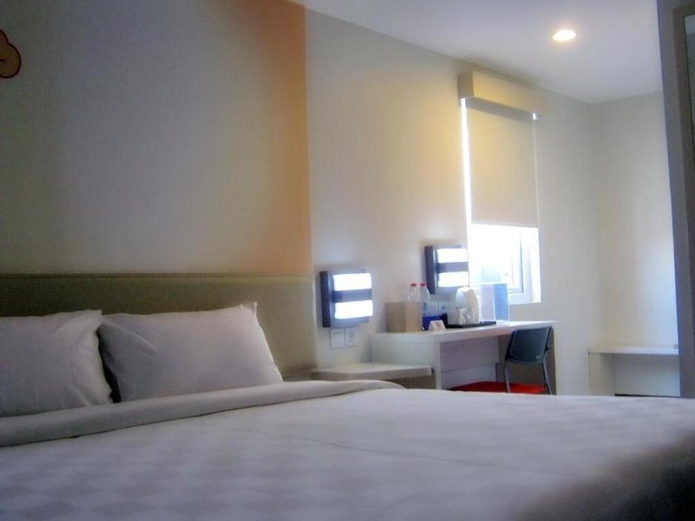 Cordela Hotel Cirebon Exterior photo