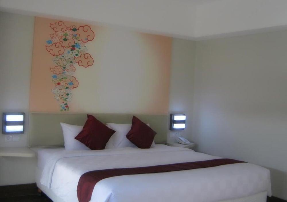 Cordela Hotel Cirebon Exterior photo