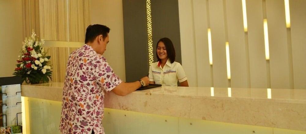 Cordela Hotel Cirebon Exterior photo